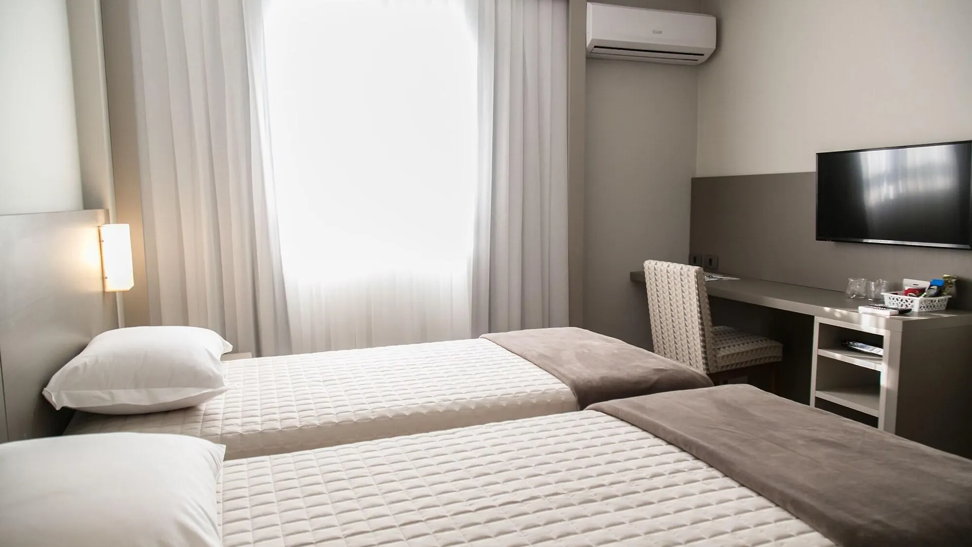 Tri Hotel Premium Criciuma  קריסיומה