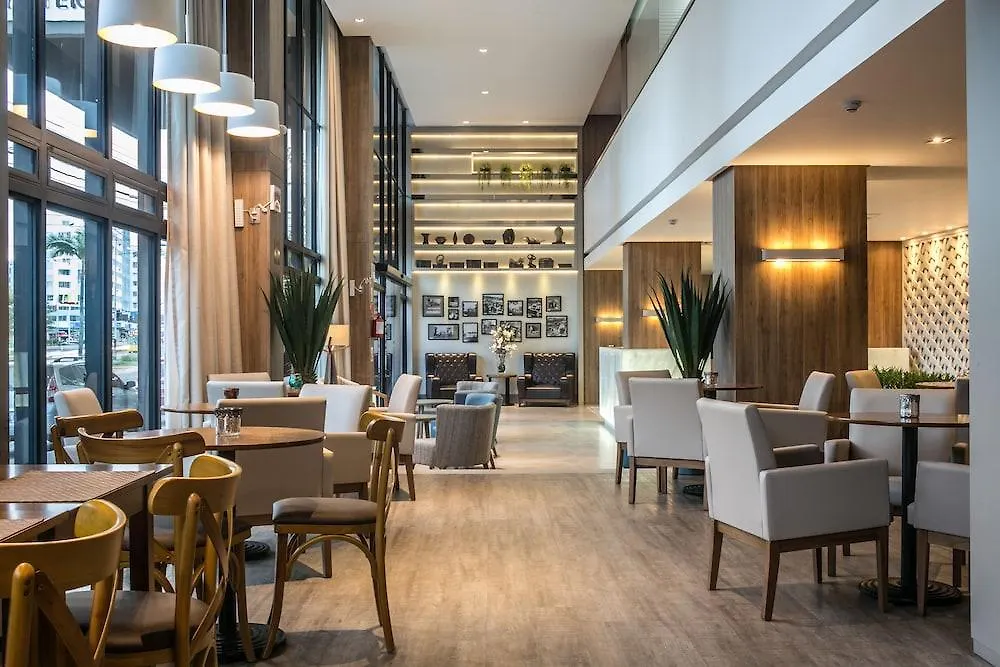 Tri Hotel Premium Criciuma  קריסיומה